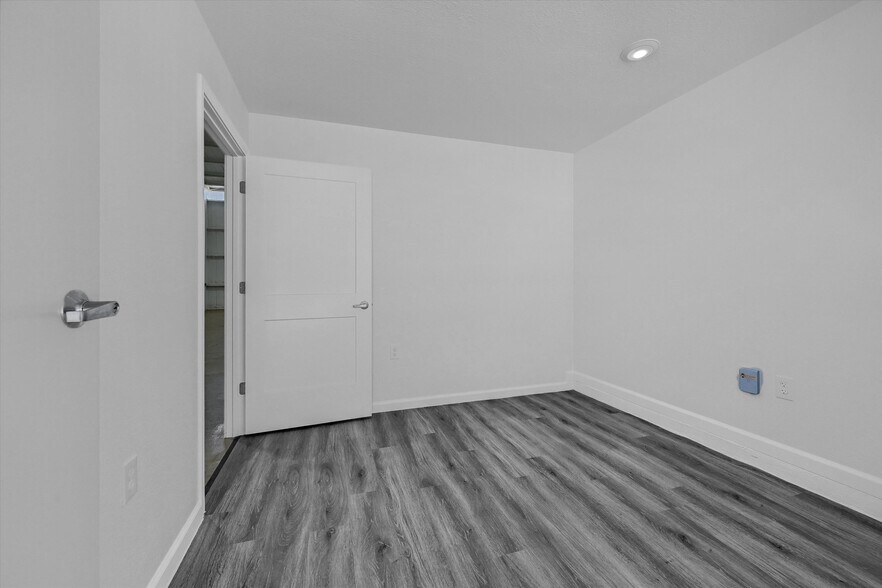 More Photos Of 2410 N Frisco Rd, Sherman Flex For Sale