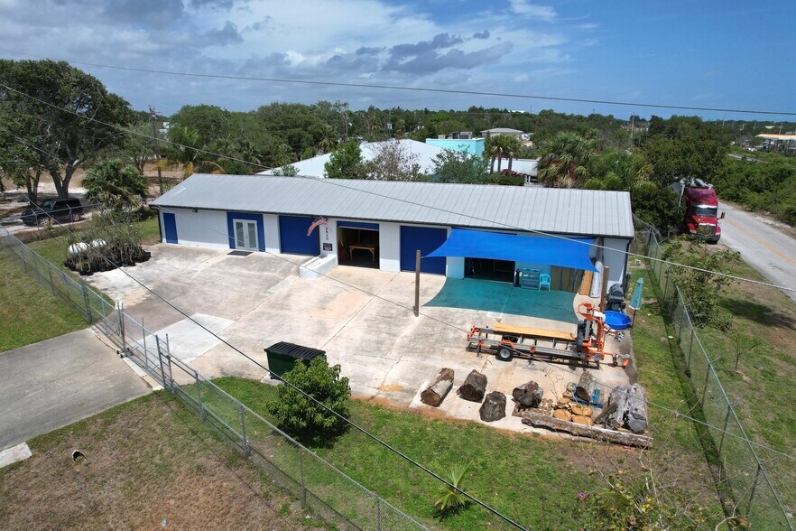 More Photos Of 6820 Woodmere Rd, Sebastian Light Distribution For Sale