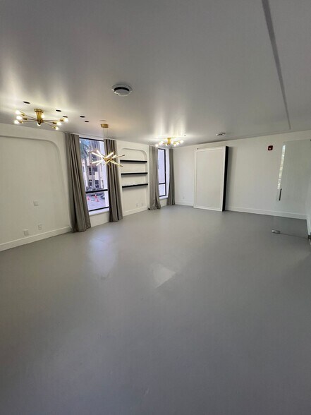 More Photos Of 11601 Biscayne Blvd, Miami Loft Creative Space For Lease