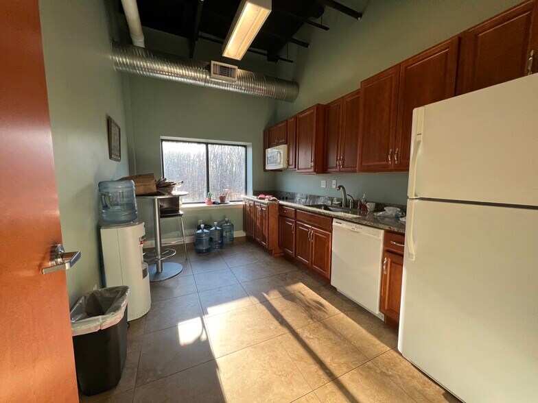 More Photos Of 17 Enterprise Dr, Monroe Manufacturing For Lease