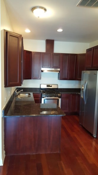 More Photos Of 720 W 47th St, Chicago Apartments For Lease