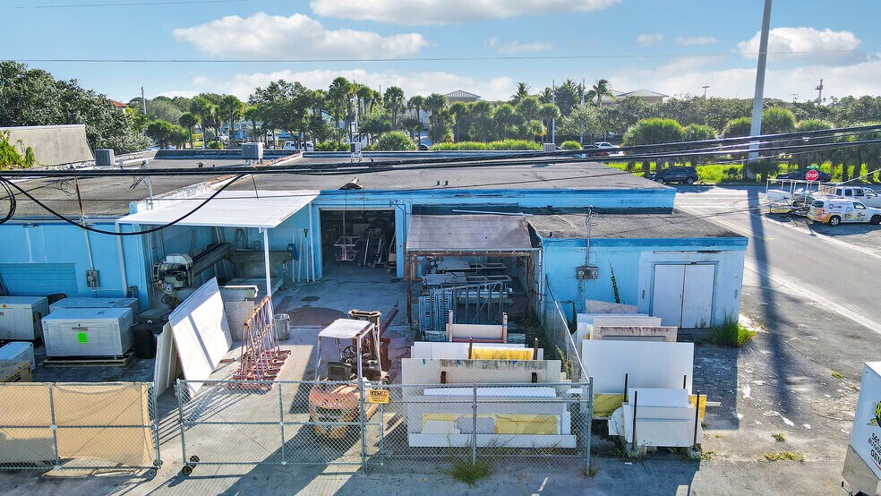 More Photos Of 101 Fern St, Jupiter Showroom For Sale