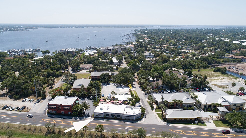 More Photos Of 514 NW Dixie Hwy, Stuart Restaurant For Sale