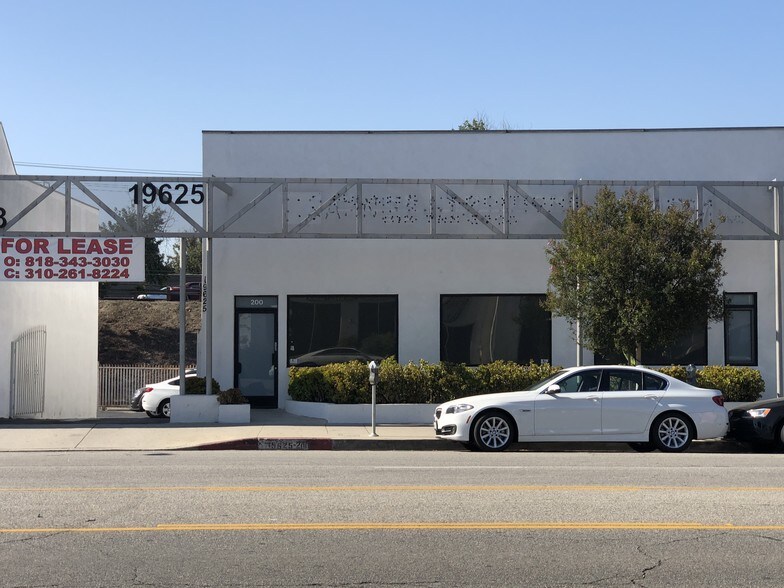 More Photos Of 19625 Ventura Blvd, Tarzana Medical For Lease
