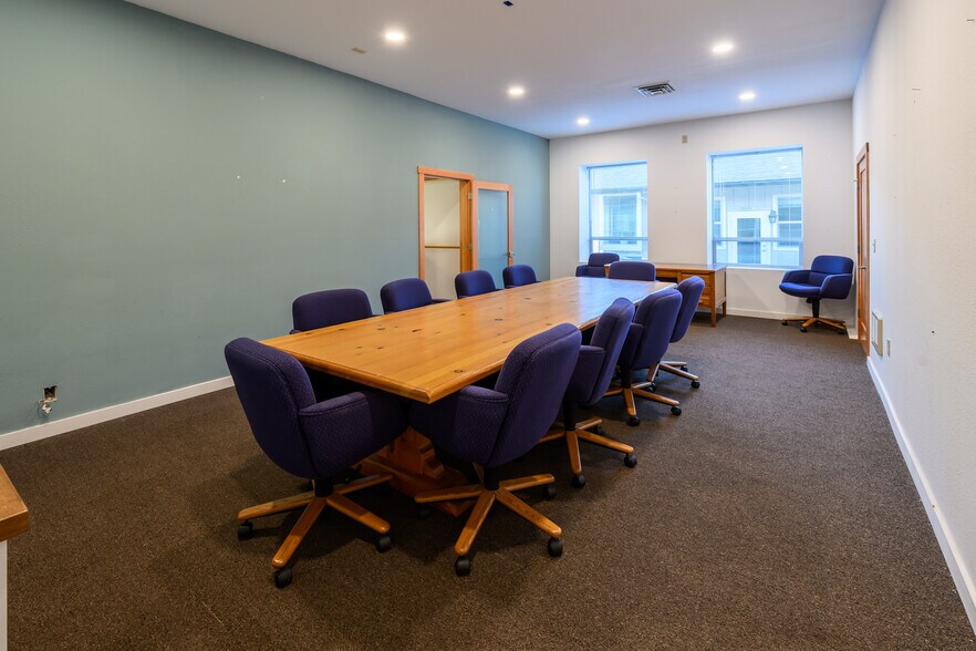 More Photos Of 382 E Hood Ave, Sisters Office For Lease