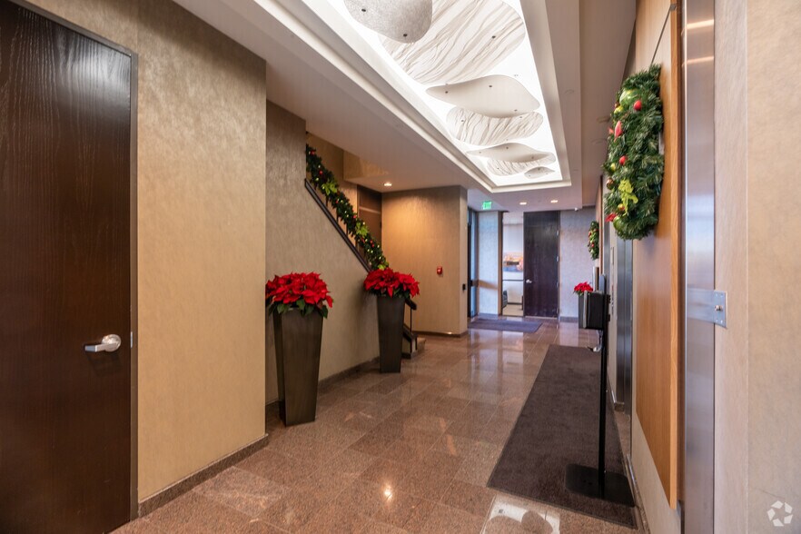 More Photos Of 5690 DTC Blvd, Greenwood Village Office For Lease