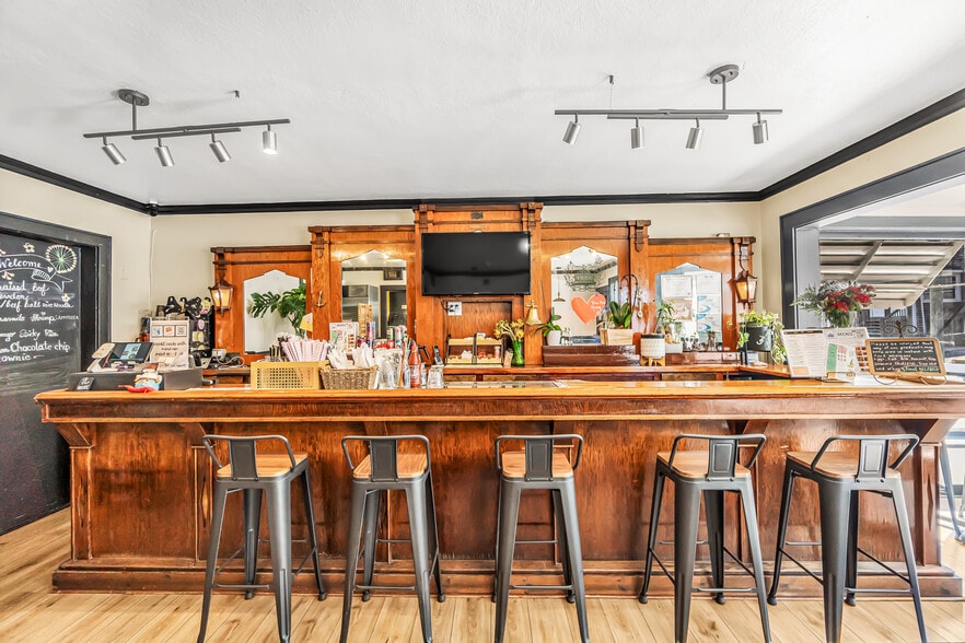 More Photos Of 108-110 Poquonnock Rd, Groton Freestanding For Sale