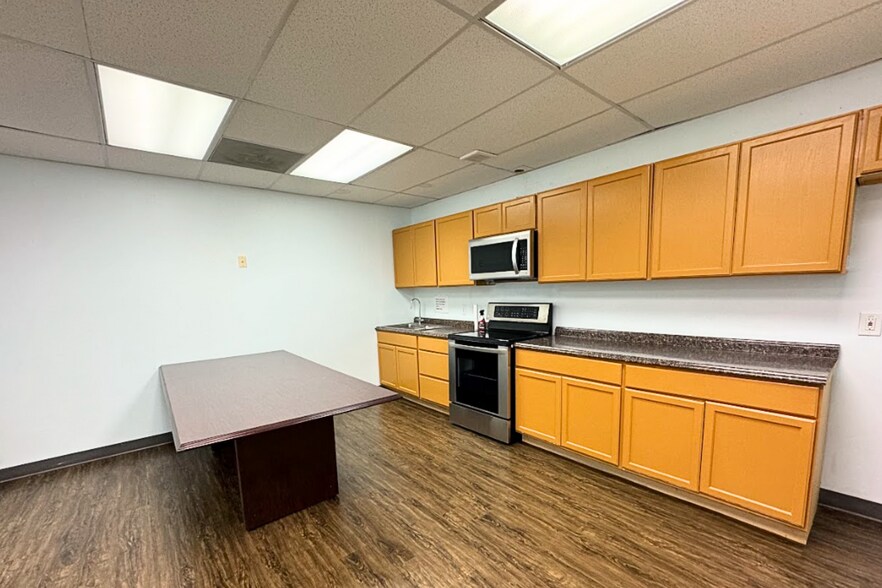 More Photos Of 375 Municipal Dr, Richardson Medical For Lease
