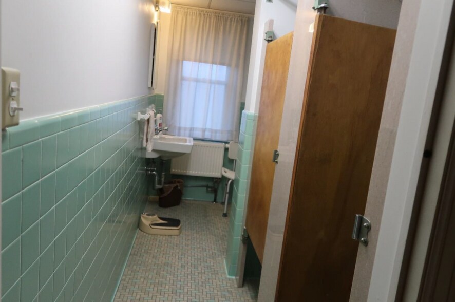 More Photos Of 61 Waldo Ave, Rochester Dormitory For Sale