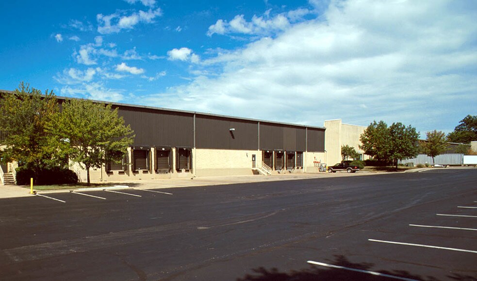 Primary Photo Of 4650 Lake Forest Dr, Blue Ash Warehouse For Lease