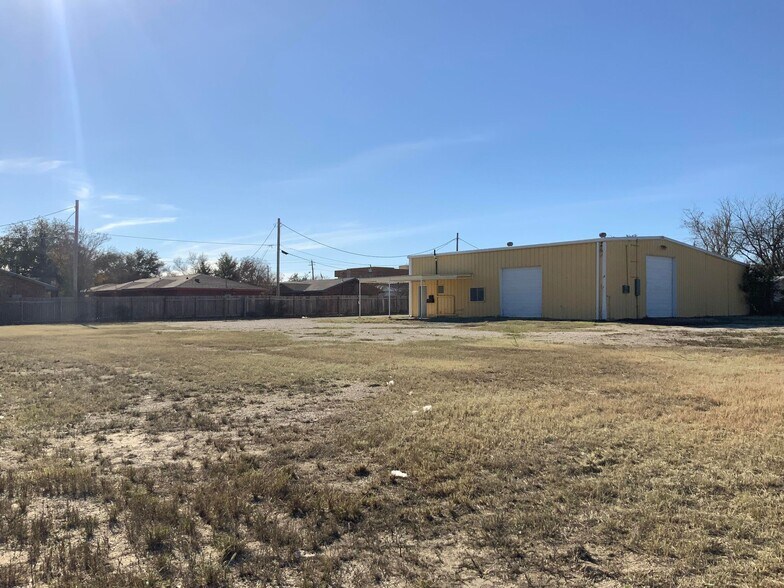More Photos Of 504 N 2nd St, Carrizo Springs Warehouse For Sale