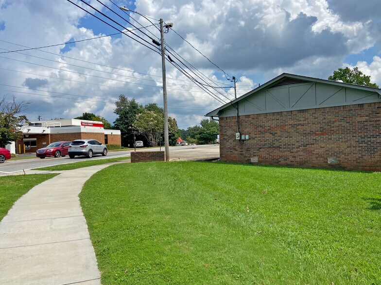 More Photos Of 20 Memorial Dr, Dahlonega Office For Lease