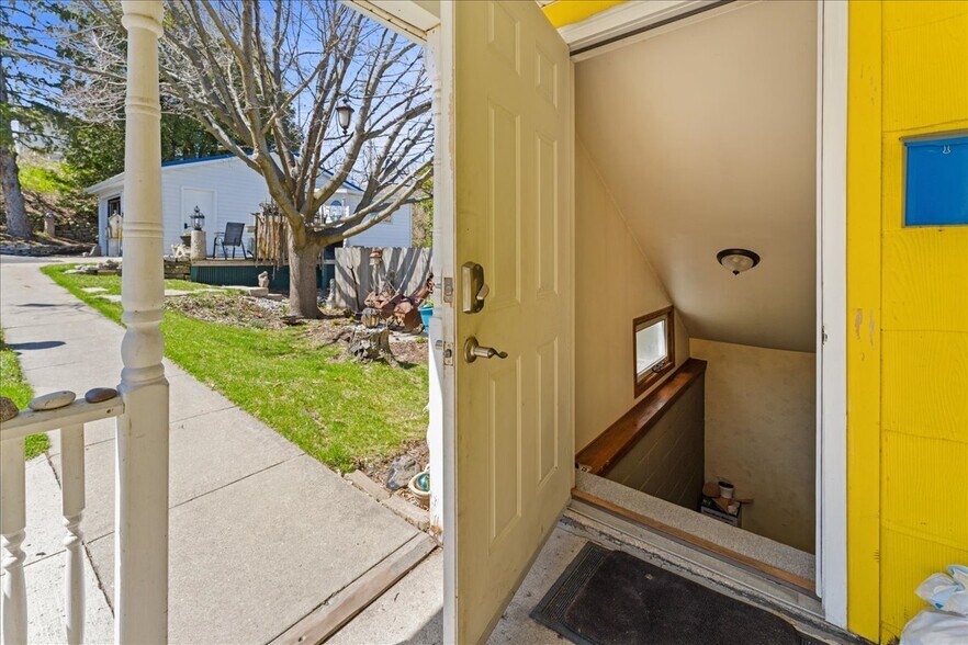 More Photos Of 517 Milwaukee St, Kewaunee General Retail For Sale