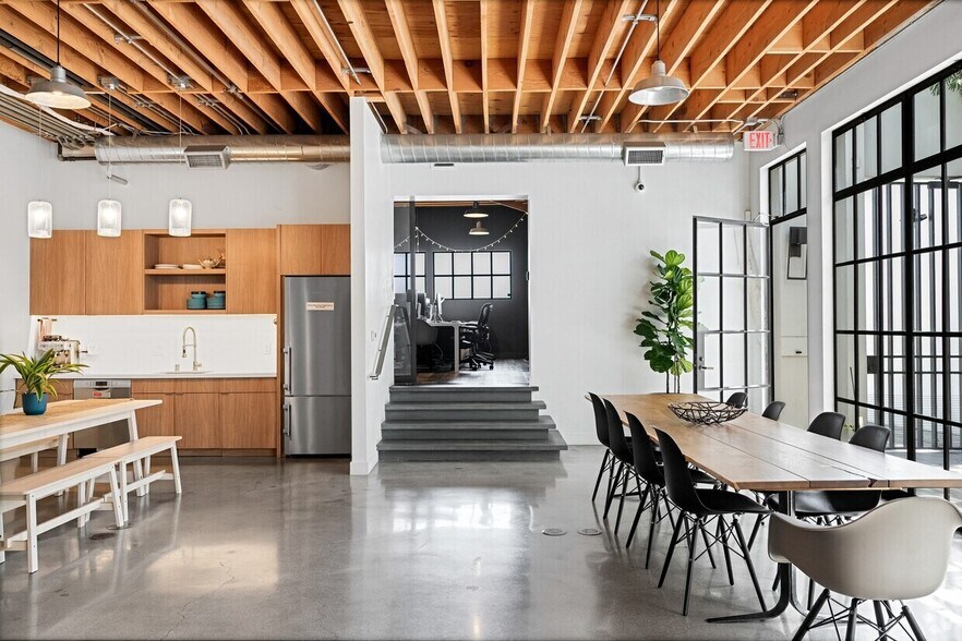 Primary Photo Of 2011 Pontius Ave, Los Angeles Loft Creative Space For Lease