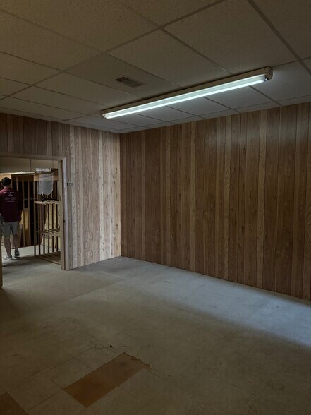 More Photos Of 221 S Main St, Mcgregor Storefront Retail Office For Sale