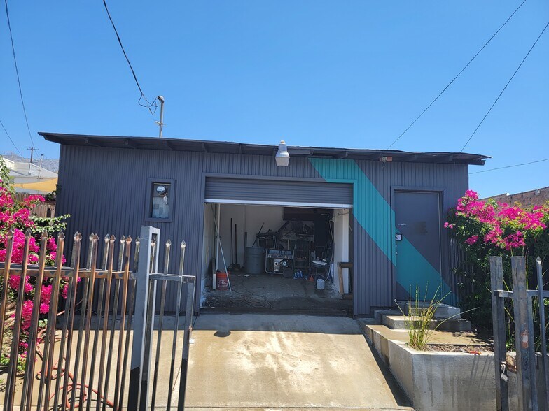 More Photos Of 9939 Commerce Ave, Tujunga Storefront For Lease