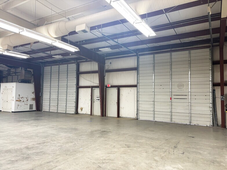 More Photos Of 6220 Hacker Bend Ct, Winston-Salem Flex For Lease