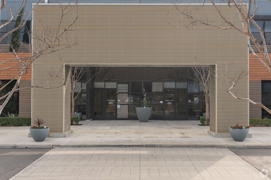 More Photos Of 924 Overland Ct, San Dimas Office For Lease