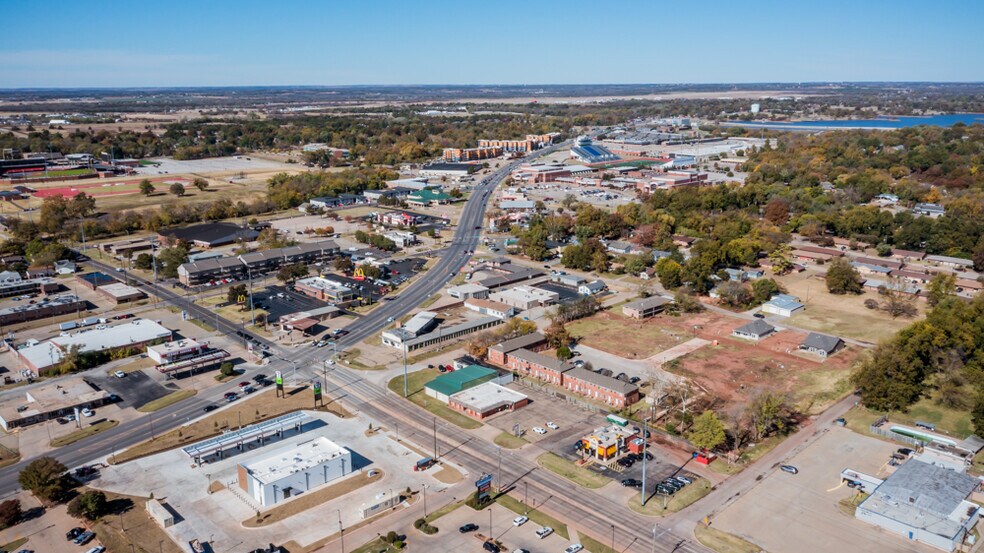 More Photos Of 800 N Main St, Stillwater Office For Sale