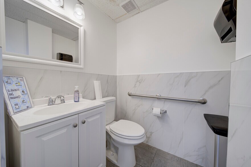 More Photos Of 2455 SW 27th Ave, Miami Medical For Lease