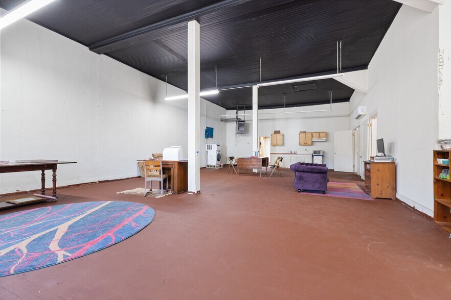 More Photos Of 114 N Church St, Waverly Loft Creative Space For Sale