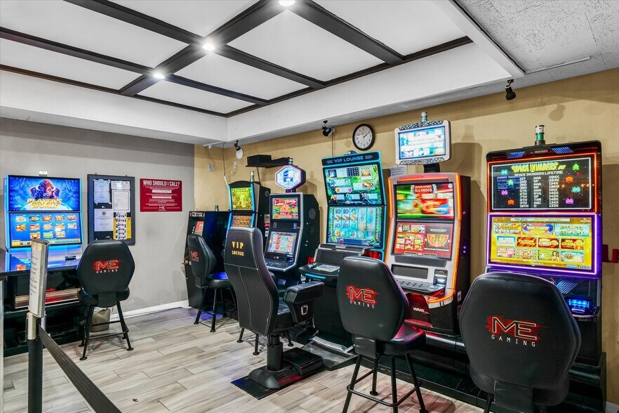 More Photos Of 1907 N Cunningham Ave, Urbana Hotel For Sale