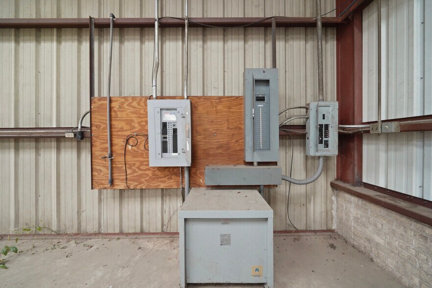 More Photos Of 213 FM 1314, Conroe Manufacturing For Lease