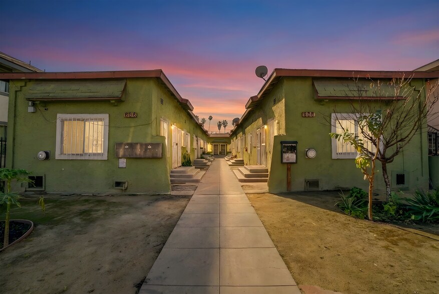 Primary Photo Of 606 W 81st St, Los Angeles Apartments For Sale