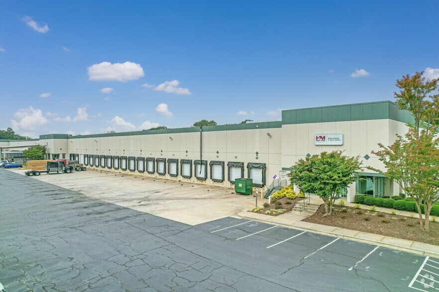 More Photos Of 9410 D Ducks Ln, Charlotte Unknown For Lease