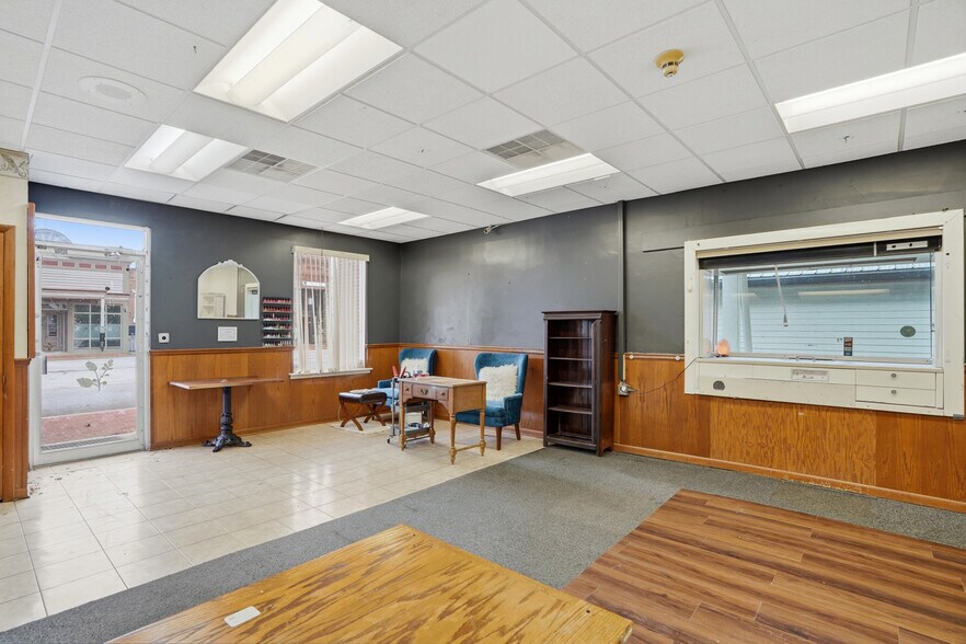 More Photos Of 118 Main st, Blackwater Office For Sale