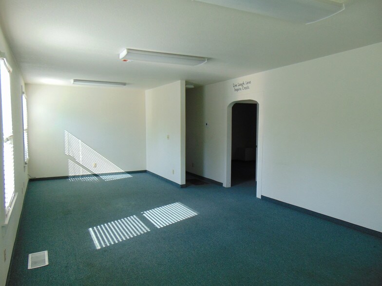 More Photos Of 920 W Main St, Visalia Coworking Space