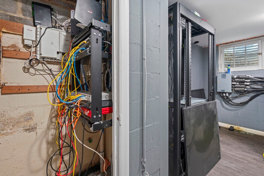 More Photos Of 4235 Chain Bridge Rd, Fairfax Office For Sale