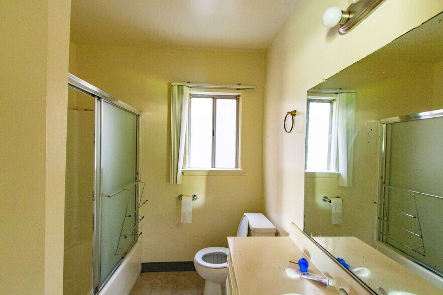 More Photos Of 201-207 S Kenmore Ave, Los Angeles Apartments For Sale