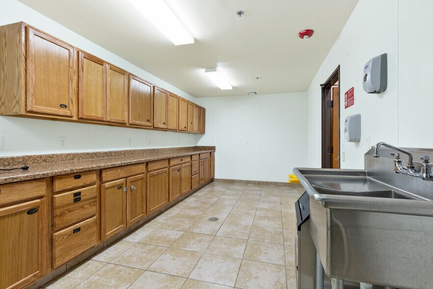 More Photos Of 26243 State Highway 51, Wagoner Medical For Sale