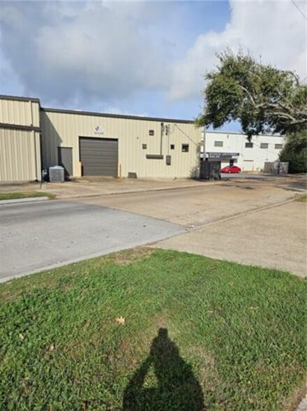 More Photos Of 4501 Zenith St, Metairie Service For Sale