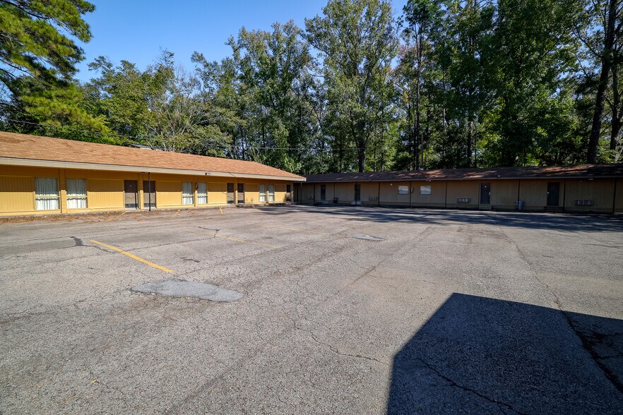 More Photos Of 221 S Preston St, Marksville Hotel For Sale