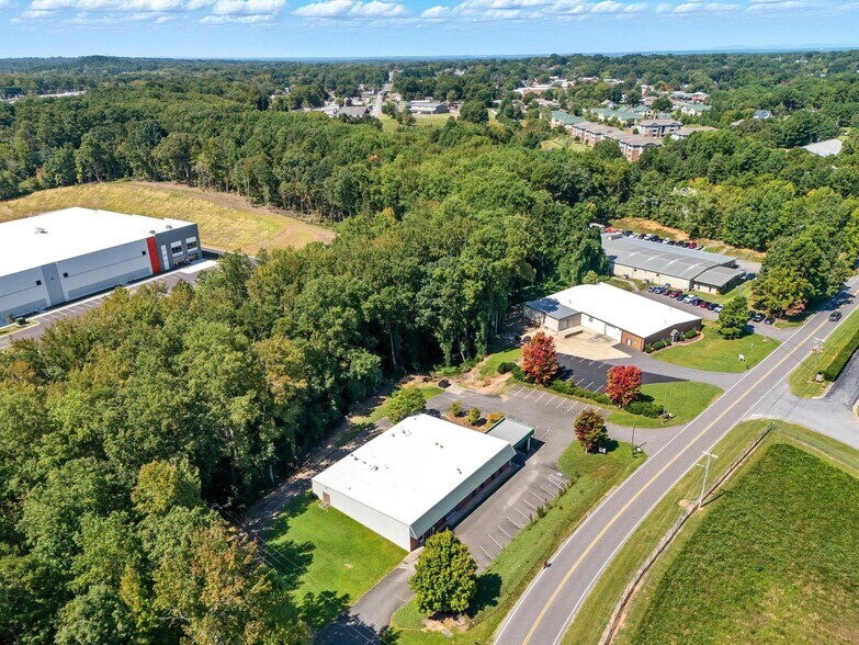 More Photos Of 508-514 Canterbury Rd, Kings Mountain Flex For Sale