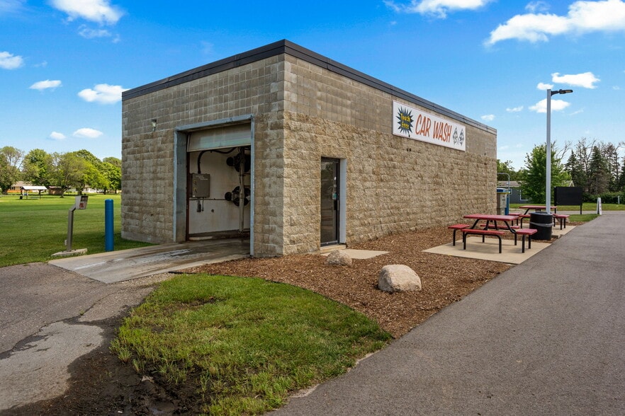 More Photos Of 1400 14th St NW, Austin Service Station For Sale