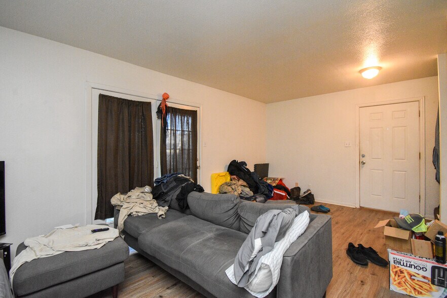 More Photos Of 1805 Rosemary Ave, Victoria Apartments For Sale