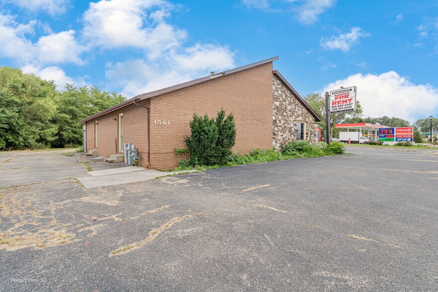 More Photos Of 1561 N Division St, Morris Office For Sale