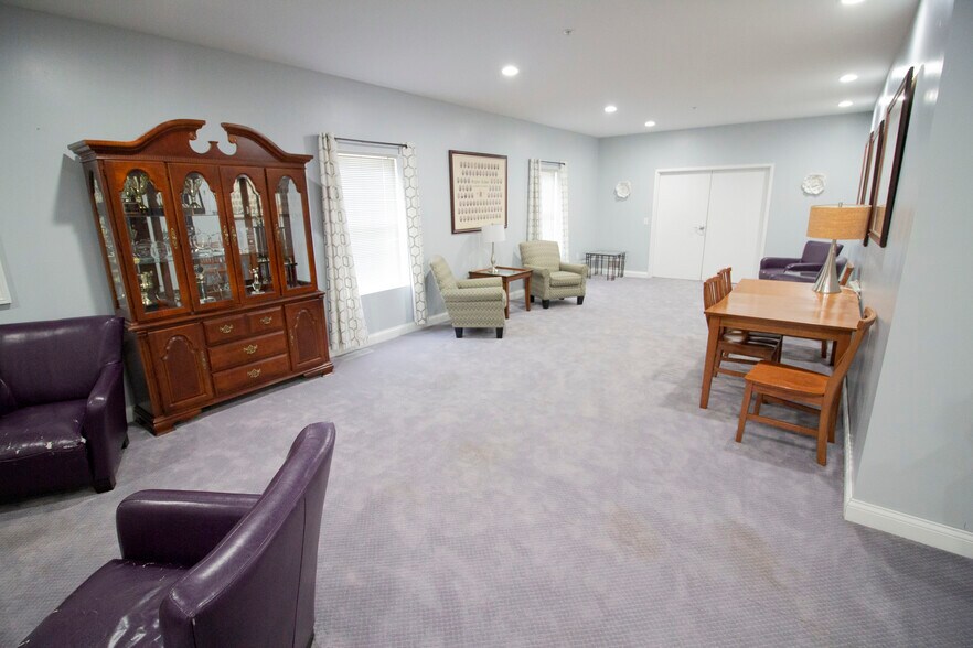 More Photos Of 3125 W Michigan Ave, Kalamazoo Dormitory For Sale