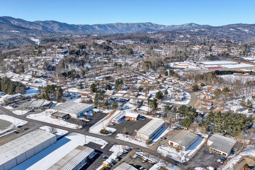 More Photos Of 6530-6536 Commonwealth Dr, Roanoke Research And Development For Lease