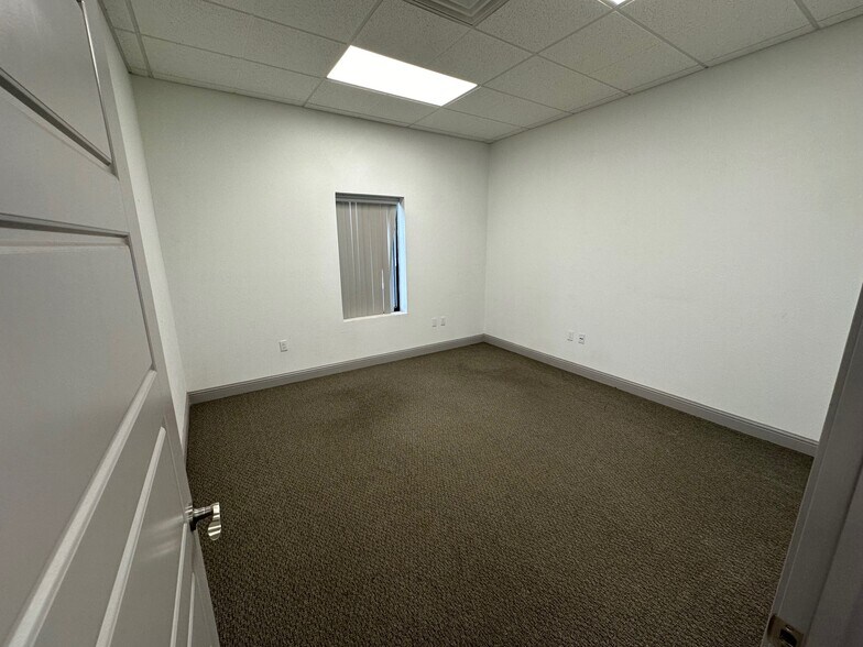 More Photos Of 6622 Winfield Ave, Lubbock Warehouse For Lease