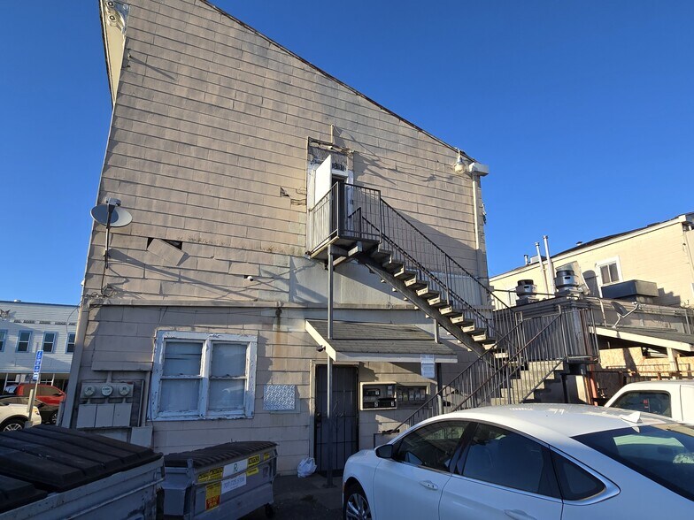 More Photos Of 931 Main St, Fortuna Showroom For Sale