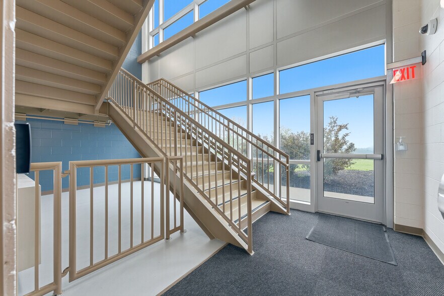 More Photos Of 423 Fortress Blvd, Morgantown Office For Sale