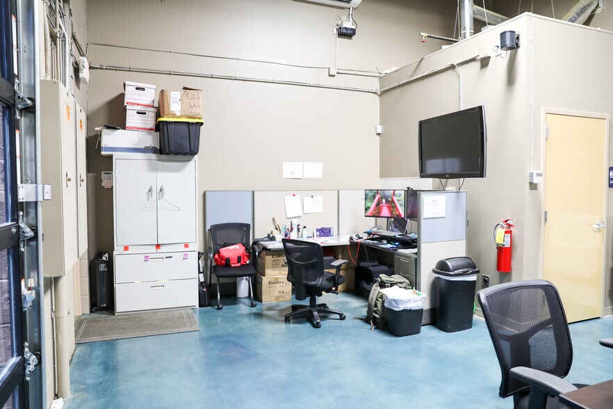 More Photos Of , Alpharetta Flex For Sale