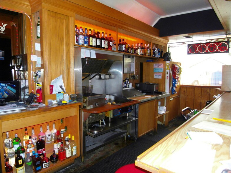 More Photos Of 801 S Main St, Bloomington Bar For Sale