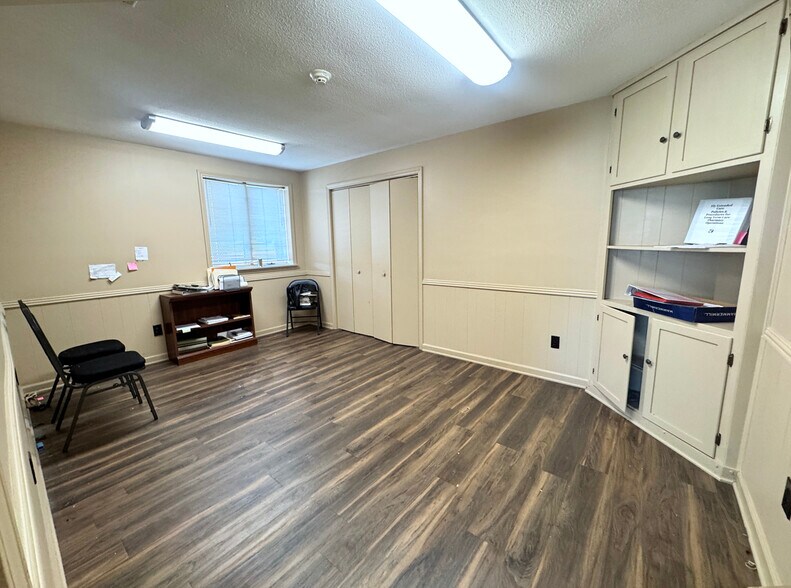 More Photos Of 109 Moran St, Glasgow Office For Sale