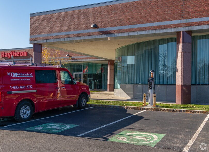 More Photos Of 3 Van de Graaff Dr, Burlington Office For Lease