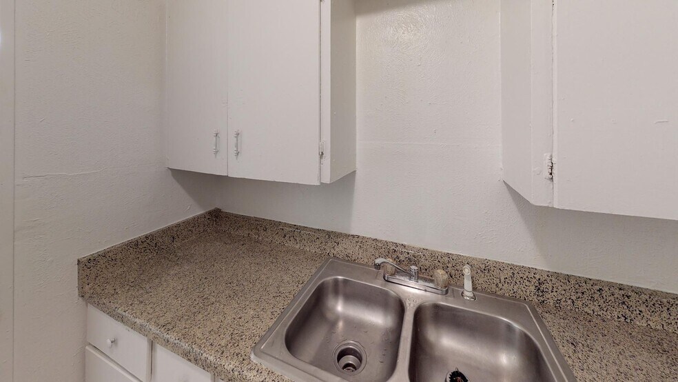 More Photos Of 722 N Marsalis Ave, Dallas Apartments For Sale